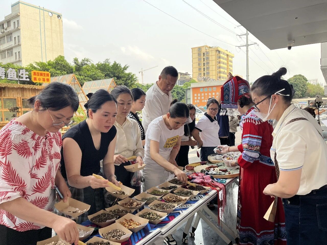 匠心傳非遺 園滿三月三——榮港城產(chǎn)業(yè)園“三月三”民族文化體驗活動圓滿落幕